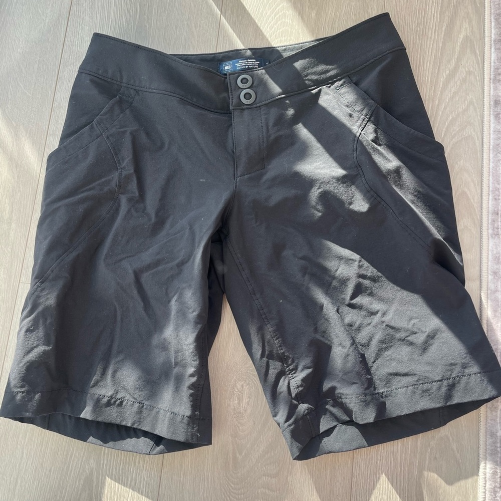 MEC Women's Classic Black Bermudas